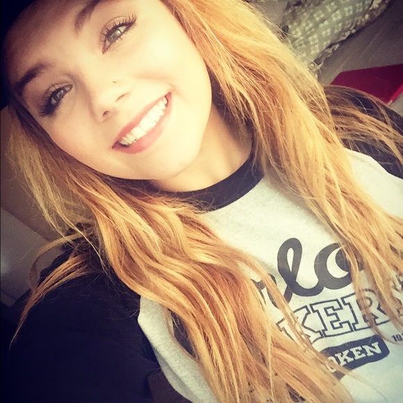 Profile Picture of Kaley Oakes (@kaleyjane1029) on Poshmark