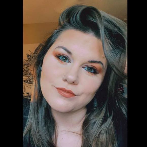 Profile Picture of April Gillentine (@angillentine) on Poshmark