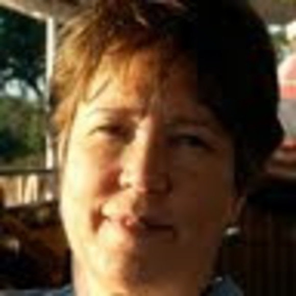 Profile Picture of Meredith Krugel (@meredith_krugel) on Poshmark