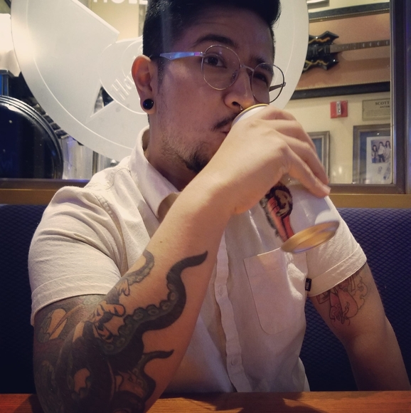 Profile Picture of Adam Robles (@adamoak) on Poshmark