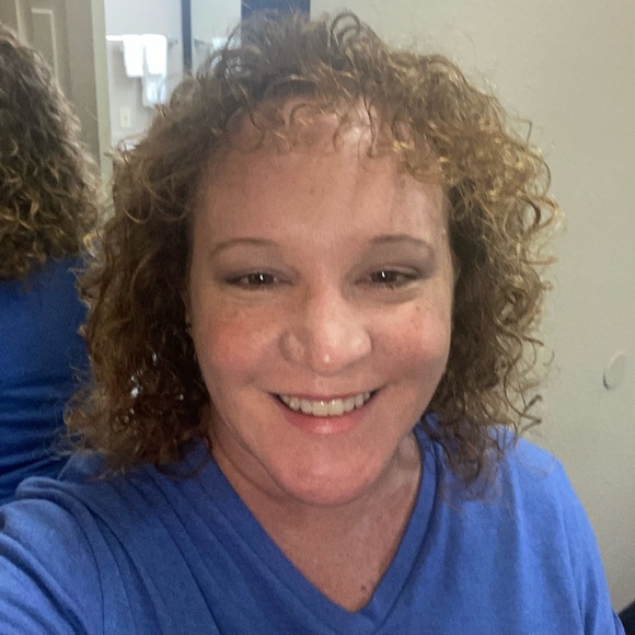 Profile Picture of Loretta Shirley (@redsduck2) on Poshmark