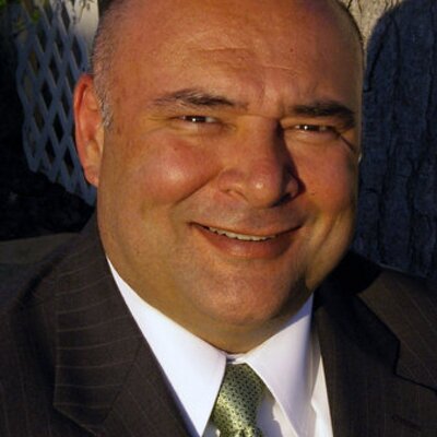 Profile Picture of Steve Hollatz (@SteveSellsNY) on Twitter