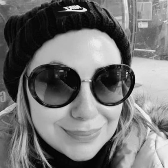 Profile Picture of Amelia Gian (@millyg123) on Poshmark