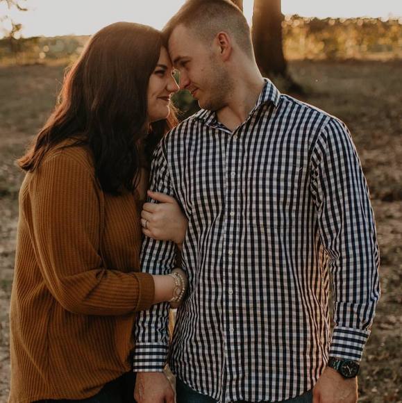 Dani Taylor - Poshmark Profile Picture of Dani Taylor (@danitaylor23) on Poshmark