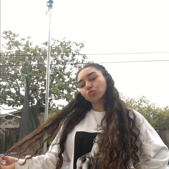 Profile Picture of Leaandra Ramirez (@leaandra5) on Poshmark