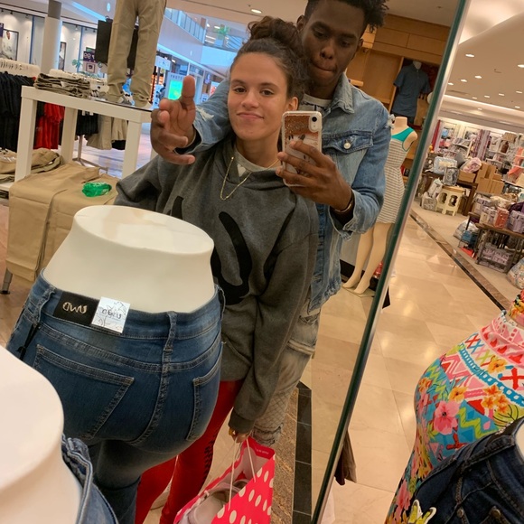 Profile Picture of Micheal Mitchell (@micheal678) on Poshmark