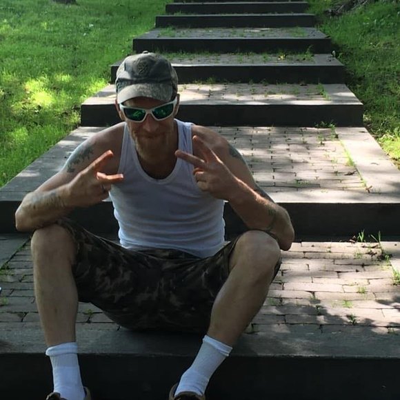 Profile Picture of Chuck Simpson (@chucktricia1967) on Poshmark