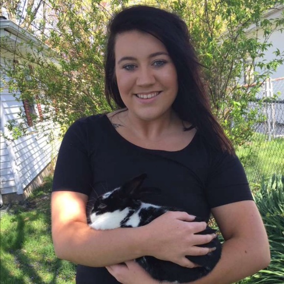 Profile Picture of Jamie Batchelor (@jamiebatchelor) on Poshmark