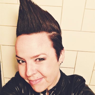 Profile Picture of Val Thomas (she/her) (@valremix) on Twitter