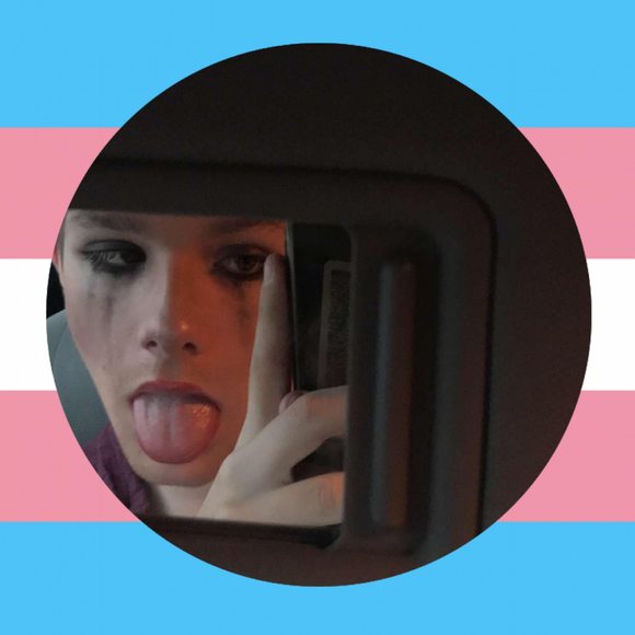 Profile Picture of El Smïth (@elleisntreal) on Poshmark