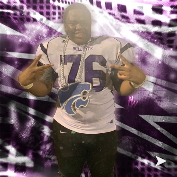 Profile Picture of Joshua Simmons (@jsmoove454) on Poshmark