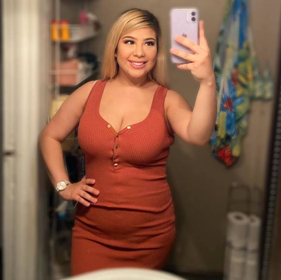 Profile Picture of Monica Manqueros (@moniquee13) on Poshmark