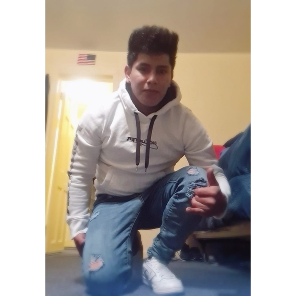 Profile Picture of Mauricio Patiño plasencia (@mauriciopati723) on Poshmark