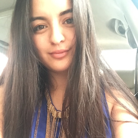 Profile Picture of Cinthia Sanchez (@cinthia_ehhs) on Poshmark