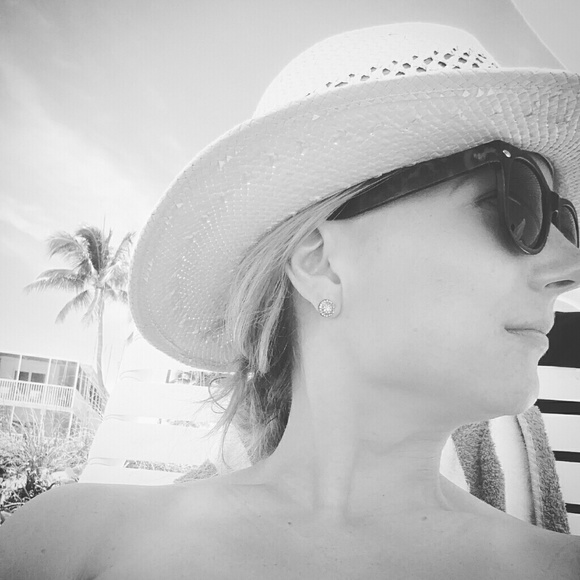 Profile Picture of Chrissie Dimmer (@c_dimmer) on Poshmark