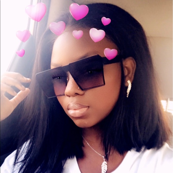 Profile Picture of Brandy Kemp (@roziey) on Poshmark