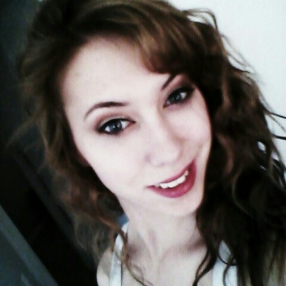 Profile Picture of Lindsey Meisner (@serenitysmomy) on Poshmark