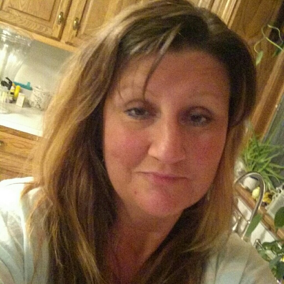 Profile Picture of Jamie Pummell (@pummells) on Poshmark