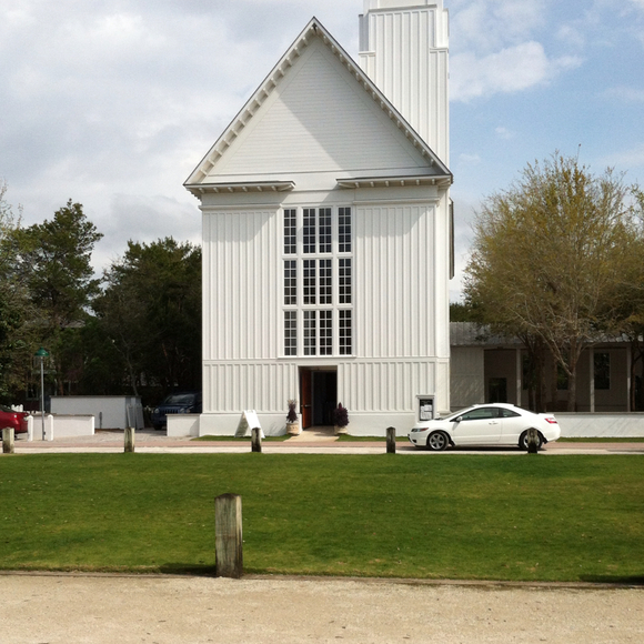 Profile Picture of Liz Faris (@efswartz) on Poshmark