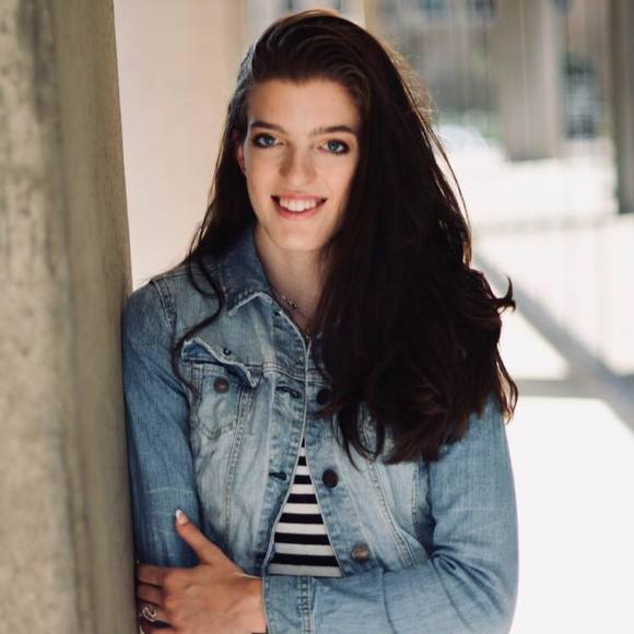 Profile Picture of Annika Hankenson (@hankensona) on Poshmark