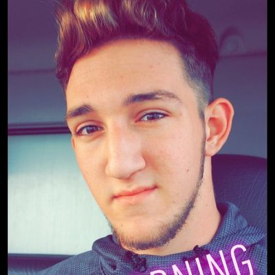 Profile Picture of Adam Sneed (@C0untryB0y_17) on Twitter