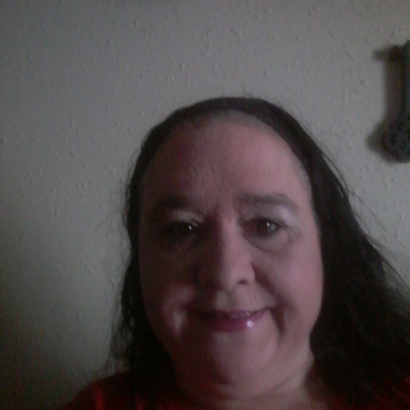 Profile Picture of Karen Croffett (@karencroffett) on Poshmark