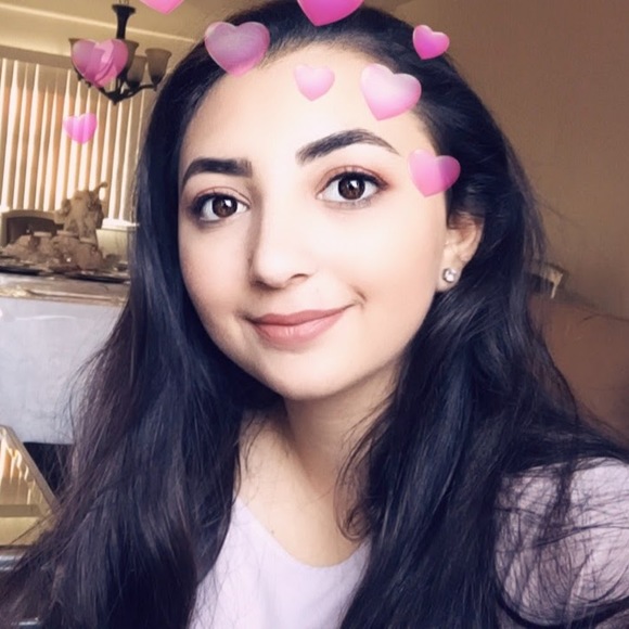 Profile Picture of Alana Husari (@alanatiffani) on Poshmark