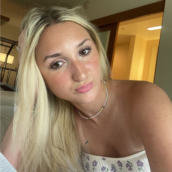 Profile Picture of Avery Baldwin (@apb0830) on Poshmark