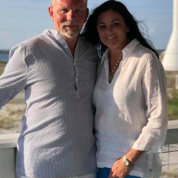 Profile Picture of Angela Holcomb (@aholcomb_70) on Poshmark