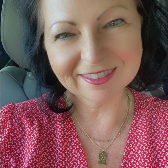 Profile Picture of Sue Harker (@sueharker) on Poshmark