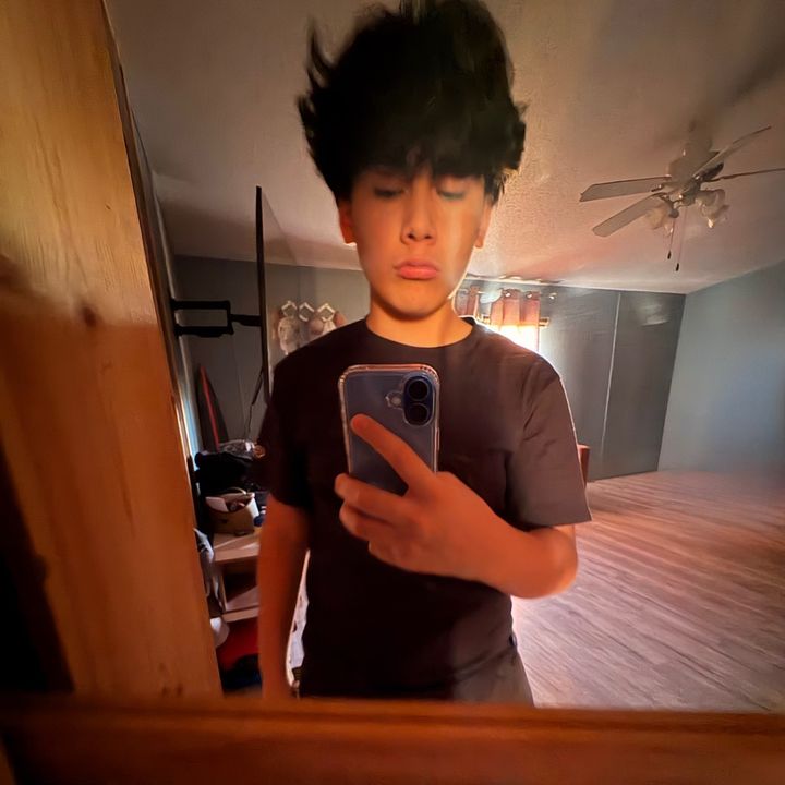 Profile Picture of 4aron_leon7 (@aaronleon486) on Tiktok