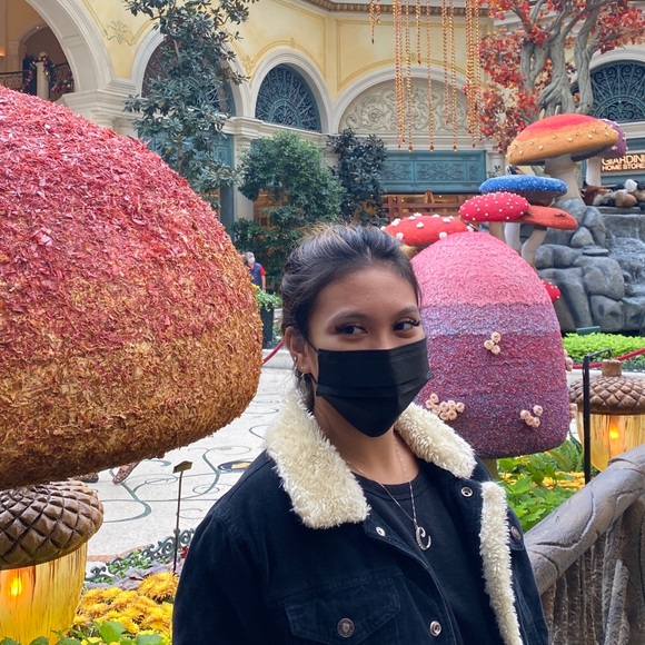 Profile Picture of Chloe Callejo (@chloeejustine) on Poshmark