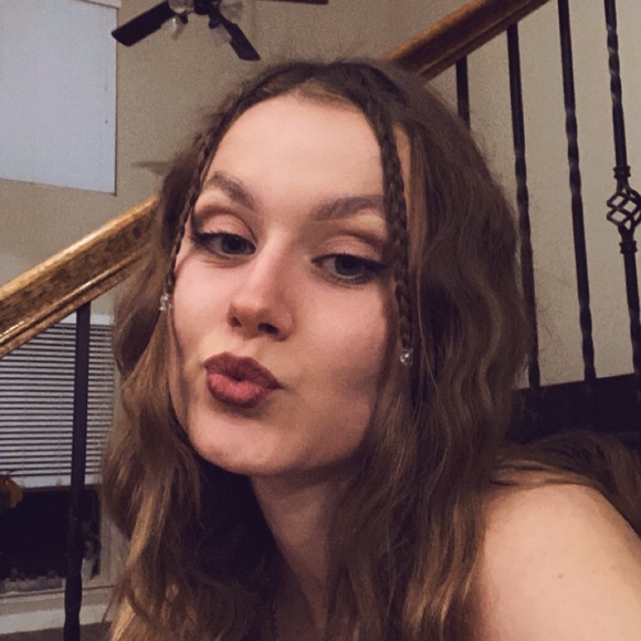 Profile Picture of Alex Godwin (@alexgodwin2001) on Poshmark