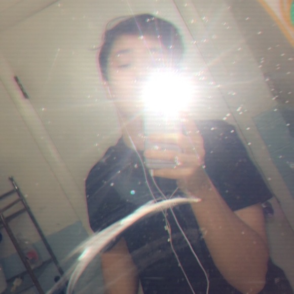 Profile Picture of James Poe (@jamespoe17) on Poshmark