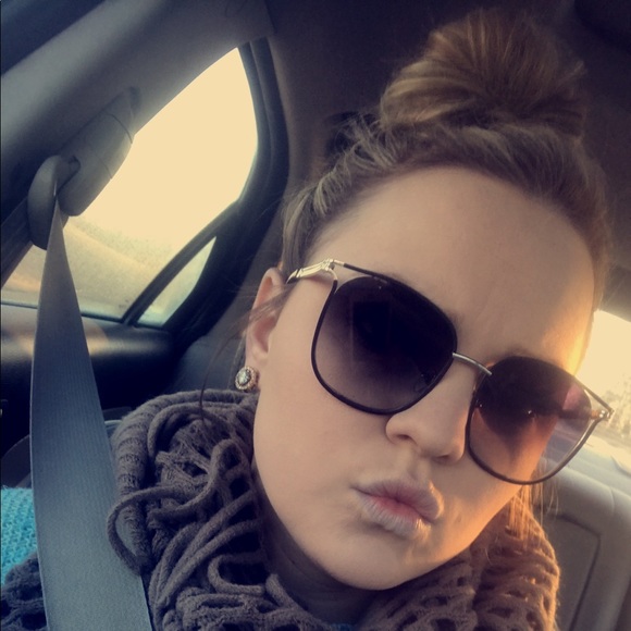 Profile Picture of Meghan Pierce (@meghanlynn67) on Poshmark