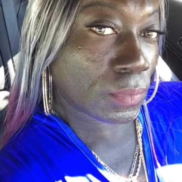 Profile Picture of Robert Lowder (@mack3900) on Poshmark