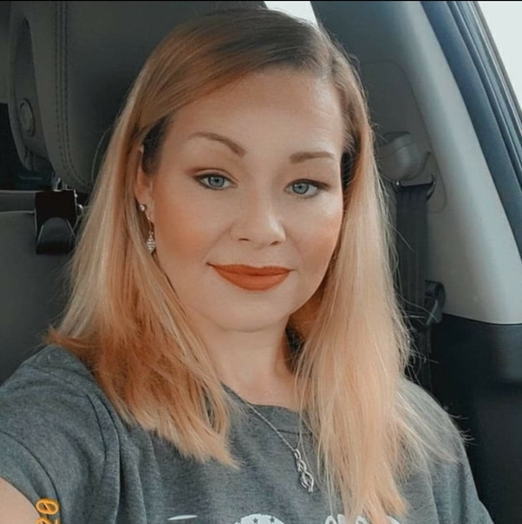 Profile Picture of Leanna Vance (@undercoverfinds) on Poshmark