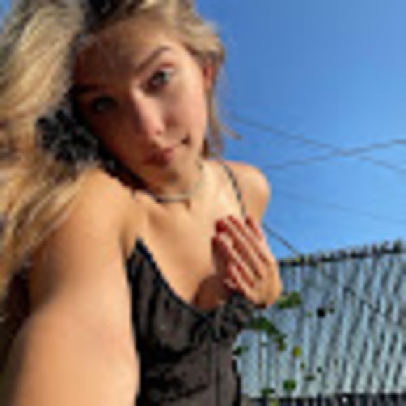 Profile Picture of Jada Enrici (@jadaenricii) on Poshmark