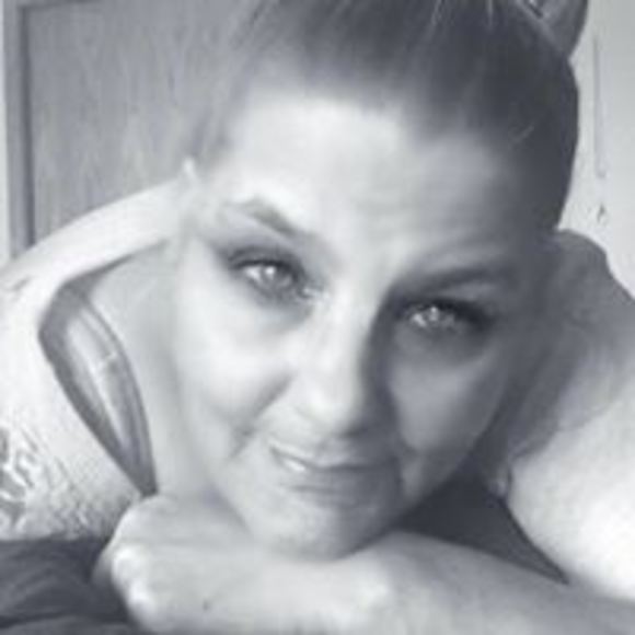 Profile Picture of Louanne Griffith (@alwayslatelou) on Poshmark
