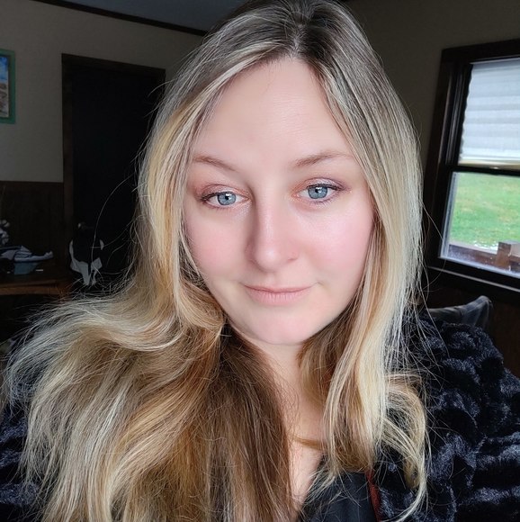 Profile Picture of Stephanie Warren-litman (@sawarren32) on Poshmark