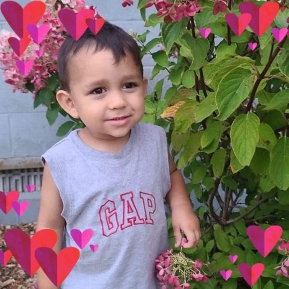 Profile Picture of Ronnie Coronado (@ronnie_coronado) on Poshmark