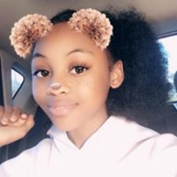 Profile Picture of Betty Katsaros (@gd4xaqhys) on Poshmark