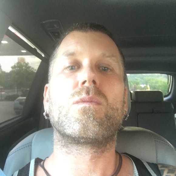 Profile Picture of Garret Peterson (@clothingcasino) on Poshmark