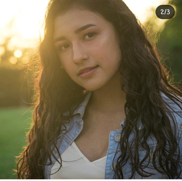 Profile Picture of Itza Martinez (@itzapizzaa) on Poshmark