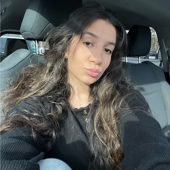 Profile Picture of Tamara Khudair (@tamara071444) on Poshmark