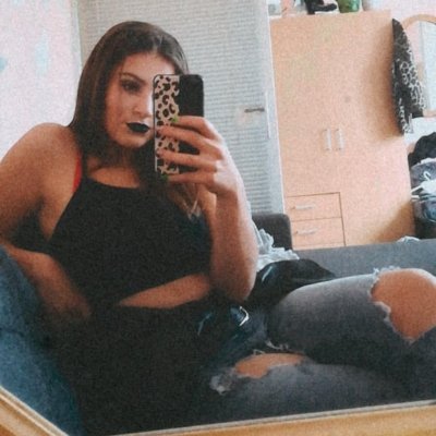 Profile Picture of Carrie (@karikantor) on Twitter