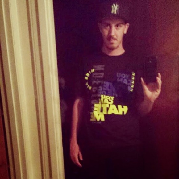 Profile Picture of Travis Bodemann (@travisbodemann) on Poshmark