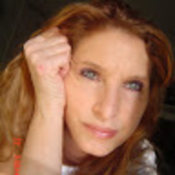Profile Picture of Carol Stringer (@carolstringe757) on Poshmark