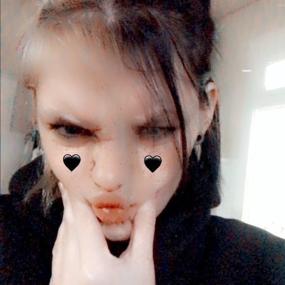 Profile Picture of Dani Blake (@bboath) on Poshmark