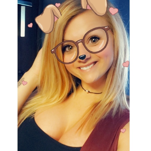 Profile Picture of Kendra Wolfe (@knw161016) on Poshmark
